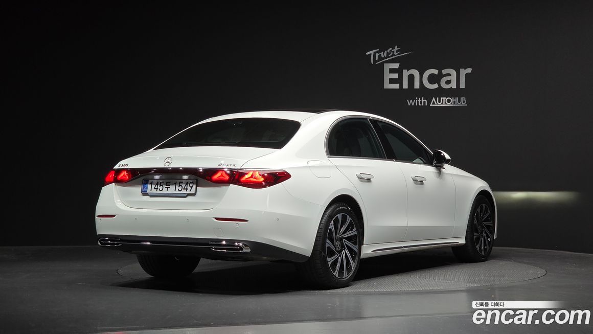 Mercedes-Benz E-Class E300 4MATIC Exclusive, 2025