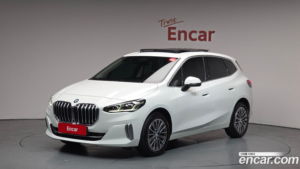 BMW 2-Series 220i Luxury, 2023