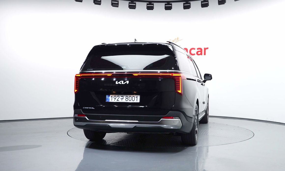 Kia Carnival 9-Seater Signature, 2024