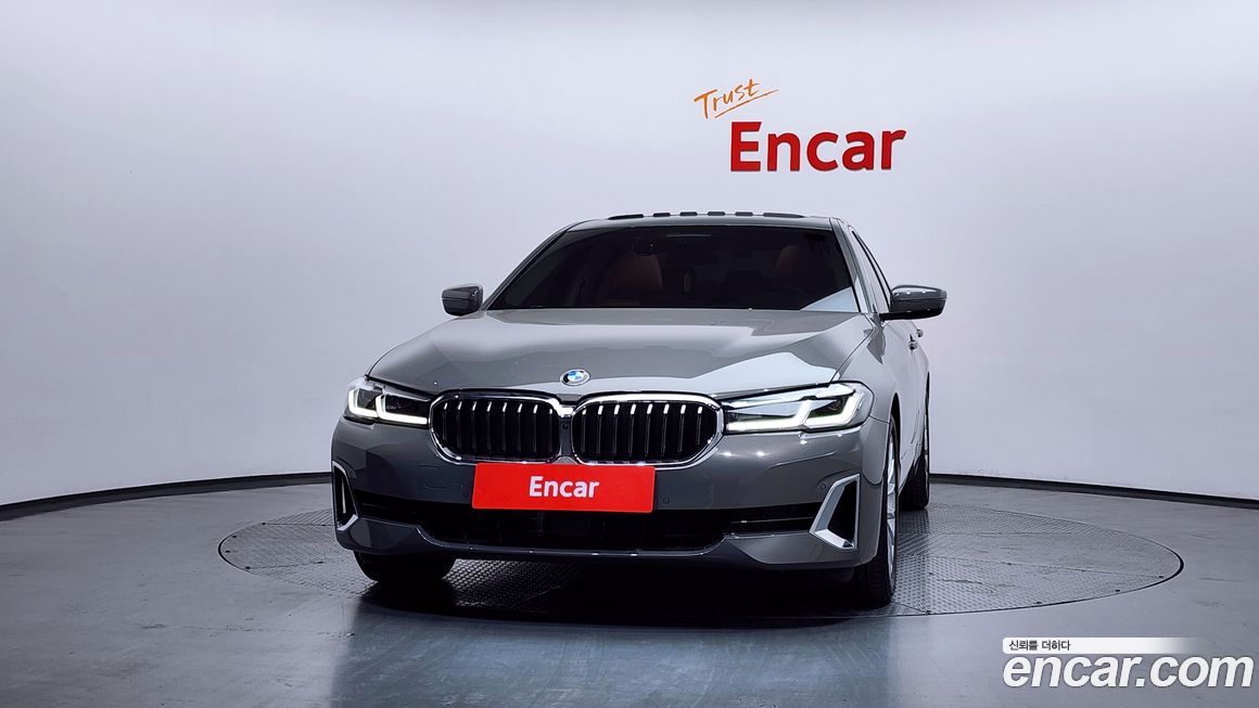 BMW 5-Series 520i Luxury, 2022