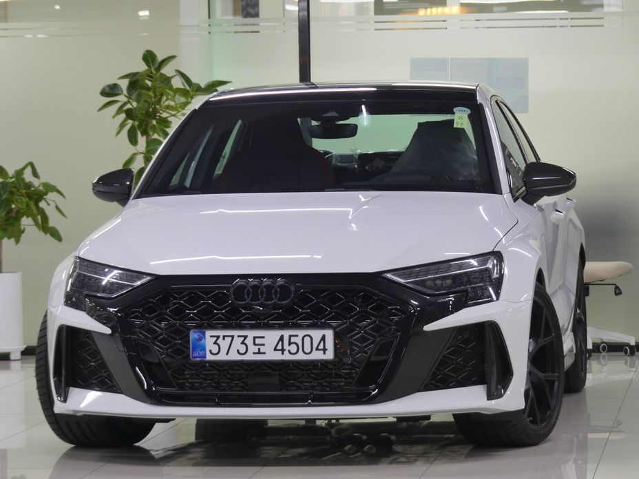 Audi RS3 2.5 TFSI Quattro Carbon Edition, 2025