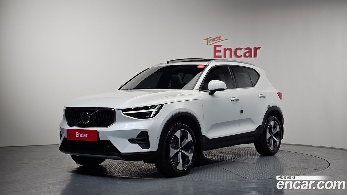 Volvo XC40 B4 Ultra Bright, 2025