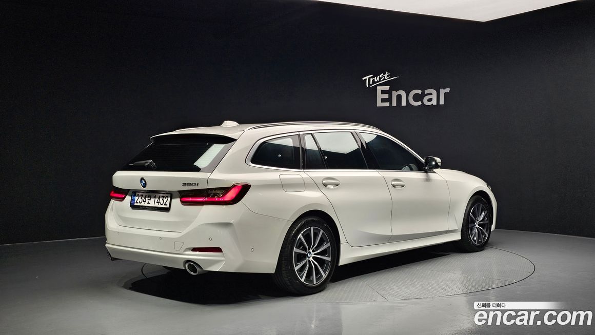 BMW 3-Series 320i Touring, 2024