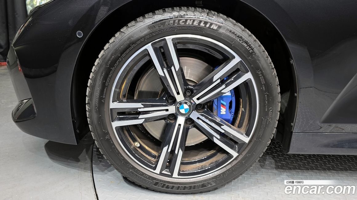 BMW 3-Series 320i M Sport, 2023