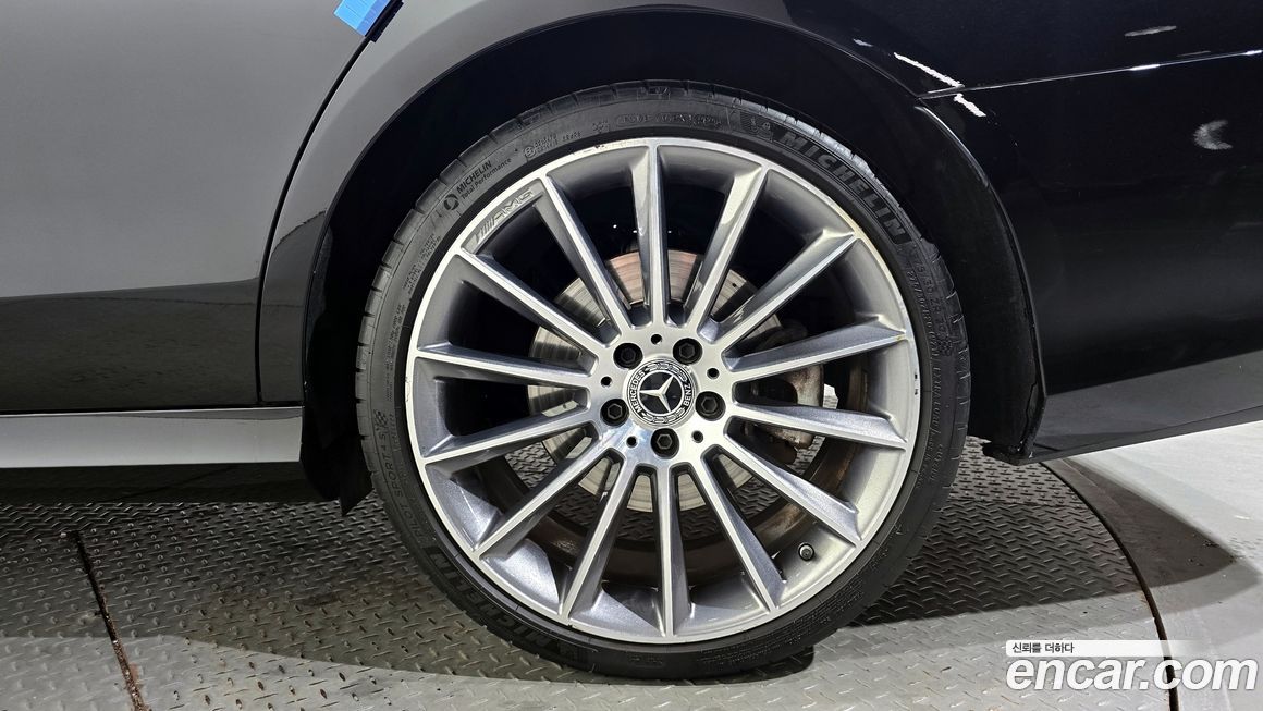 Mercedes-Benz E-Class E350 4MATIC AMG Line, 2022