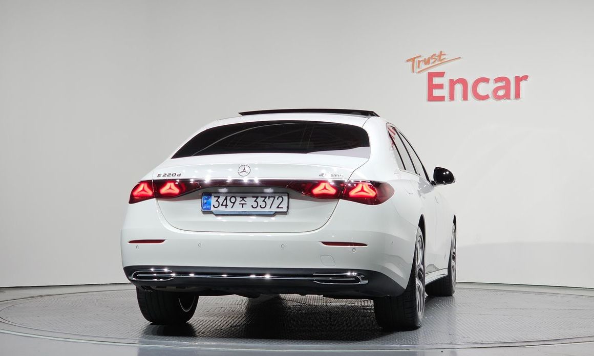 Mercedes-Benz E-Class E220d 4MATIC Exclusive, 2024