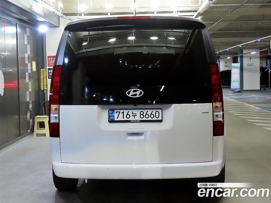 Hyundai Staria 4WD Tourer 11-Seater, 2025