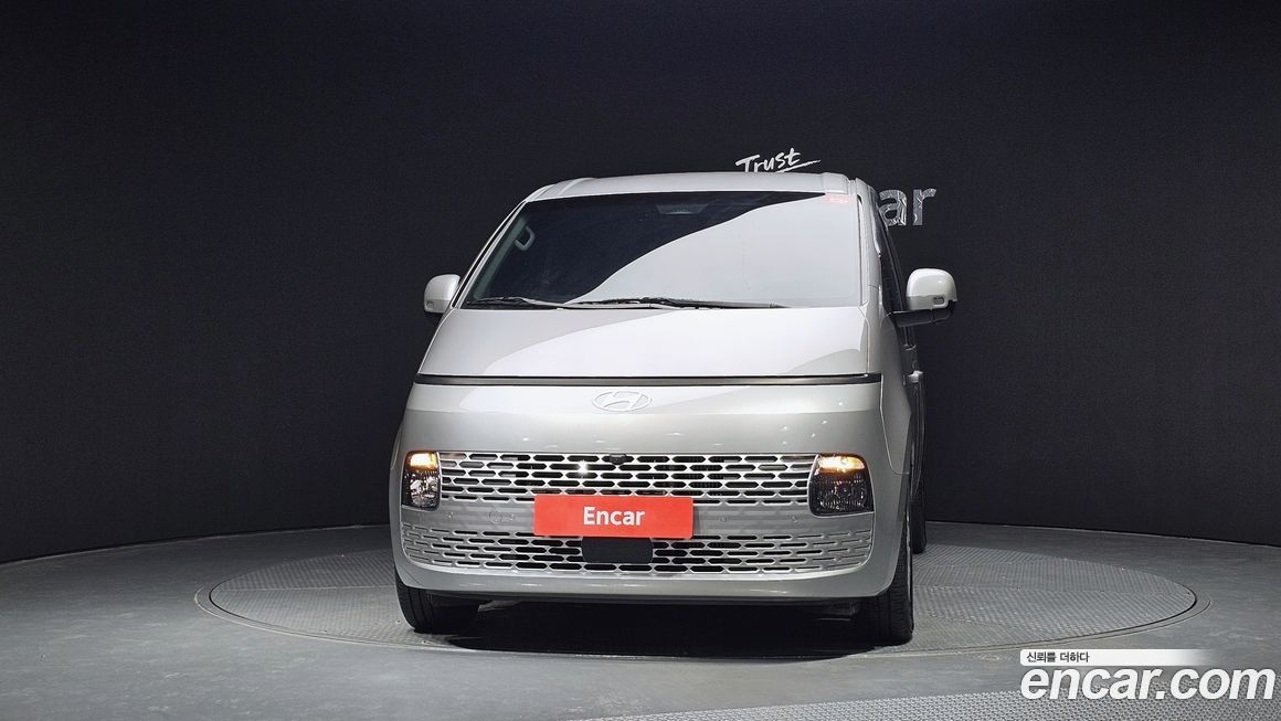 Hyundai Staria 4WD Tourer 9-Seater, 2025