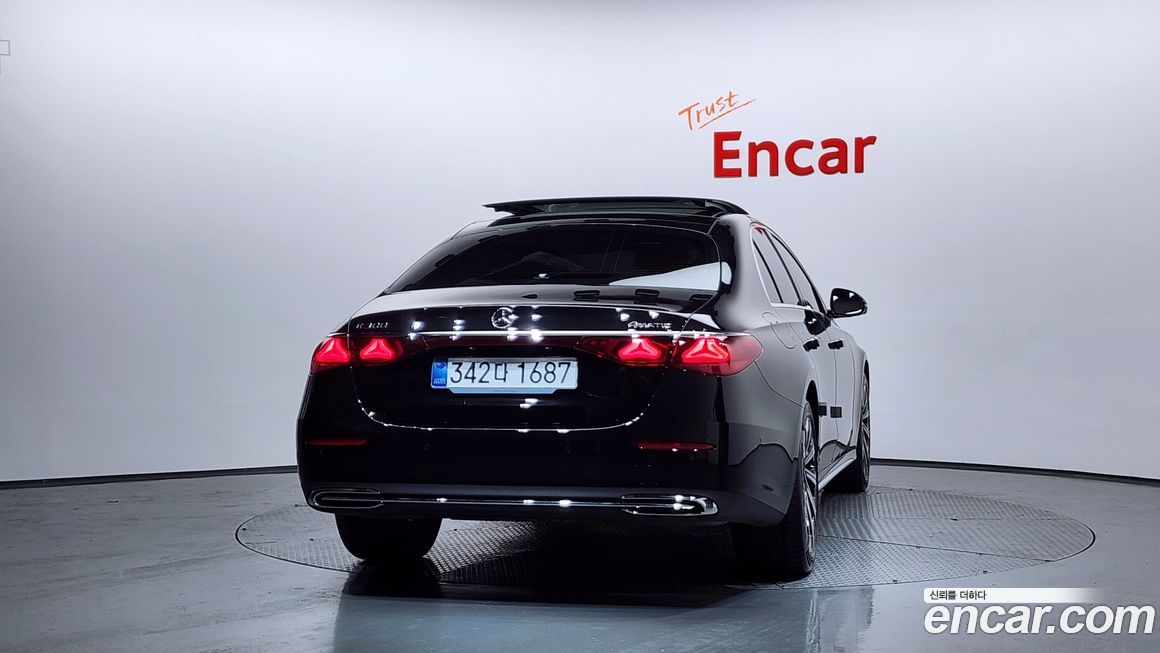 Mercedes-Benz E-Class E300 4MATIC Exclusive, 2026
