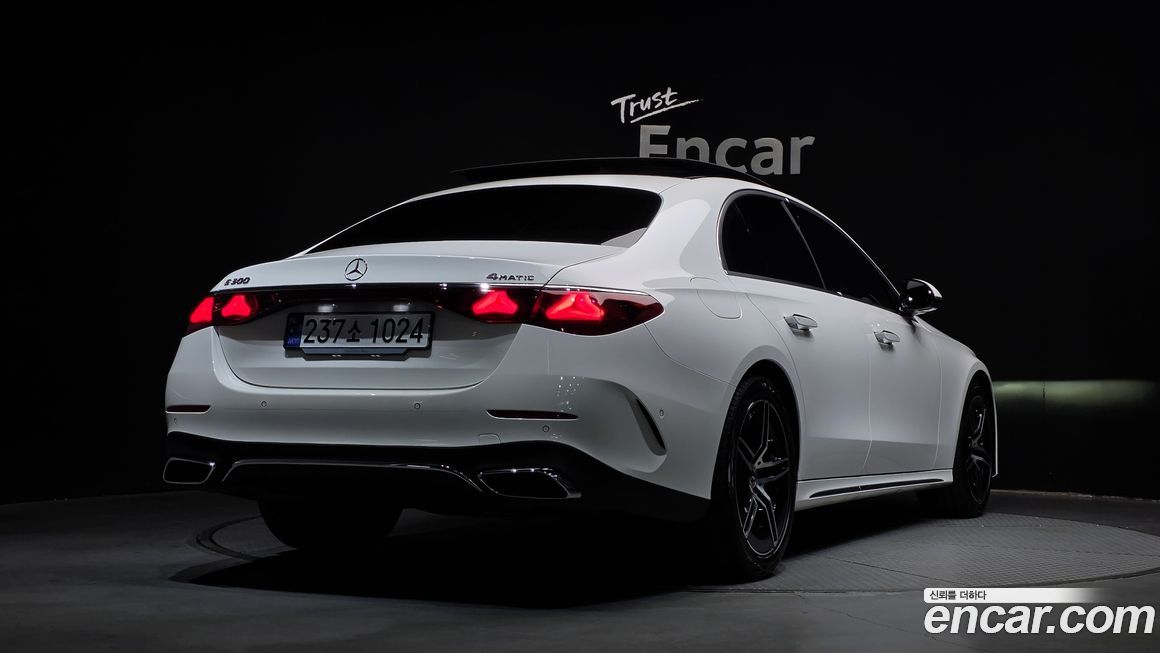 Mercedes-Benz E-Class E300 4MATIC AMG Line, 2025