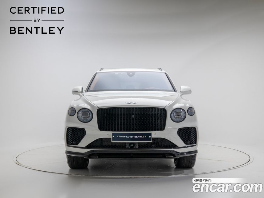 Bentley Bentayga 4.0 V8 EWB Azure, 2024