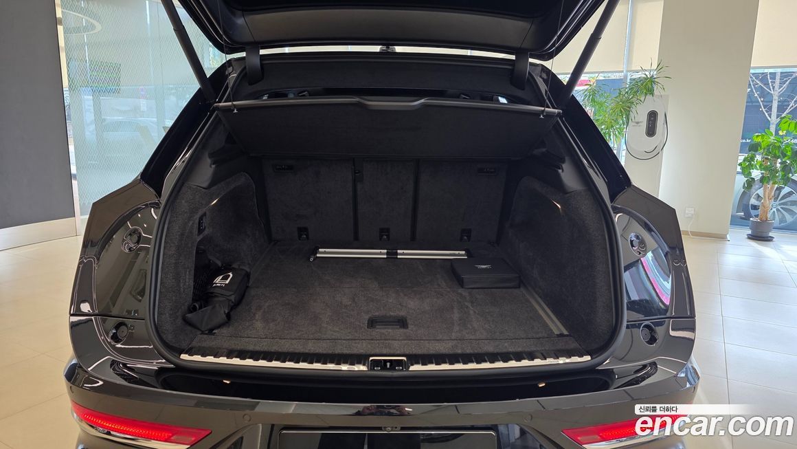 Bentley Bentayga 4.0 V8 Base, 2025