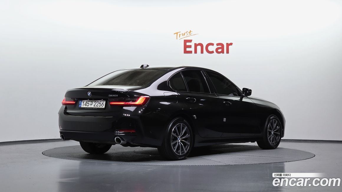 BMW 3-Series 320i, 2023