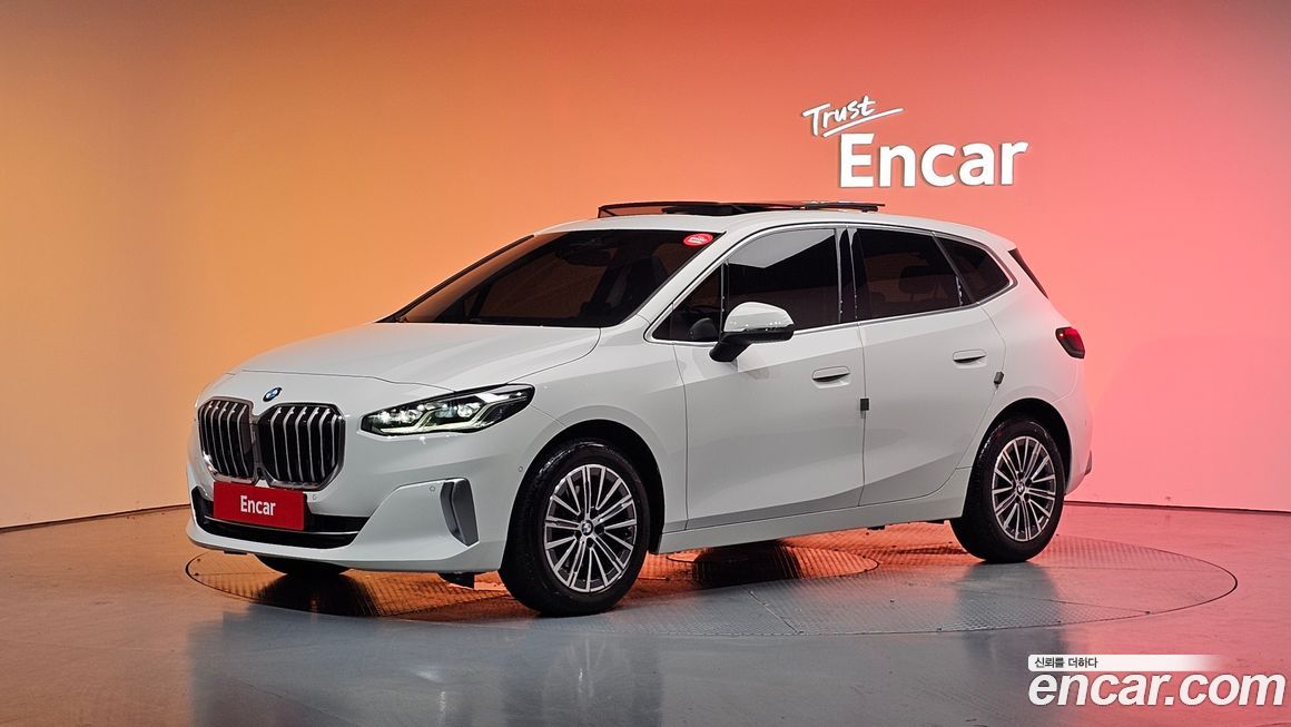 BMW 2-Series 220i Luxury, 2023