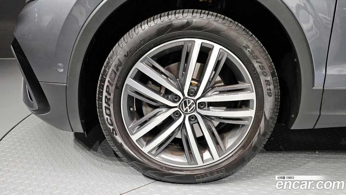 Volkswagen Tiguan 2.0 TSI Prestige, 2024