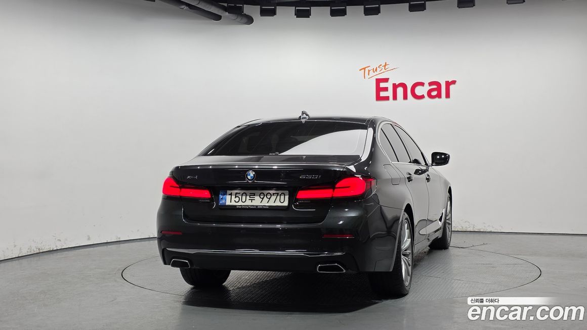 BMW 5-Series 530i xDrive Luxury, 2023