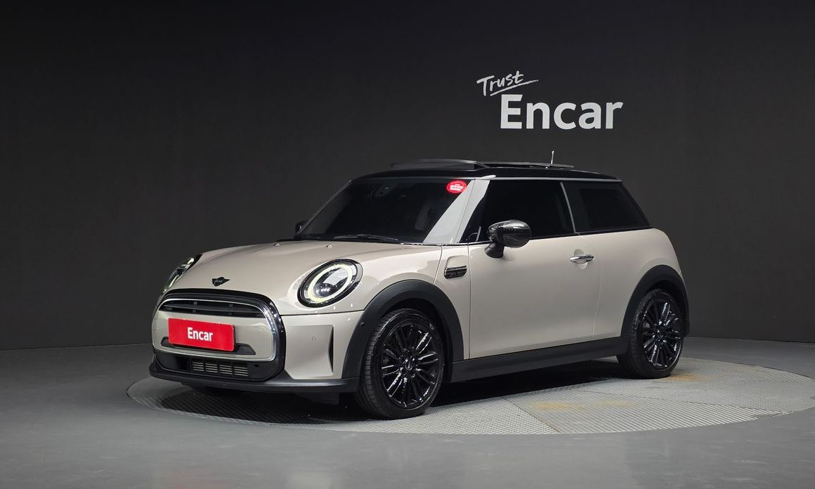 Mini Cooper Classic Plus Launch Pack, 2024