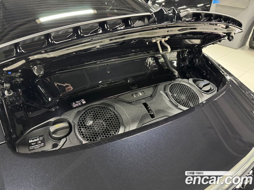 Porsche 911 Carrera 4 GTS, 2025