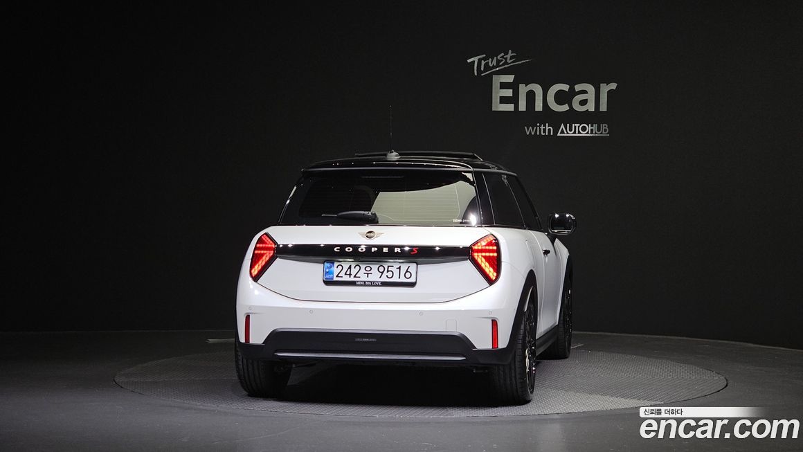 Mini Cooper Favoured, 2025