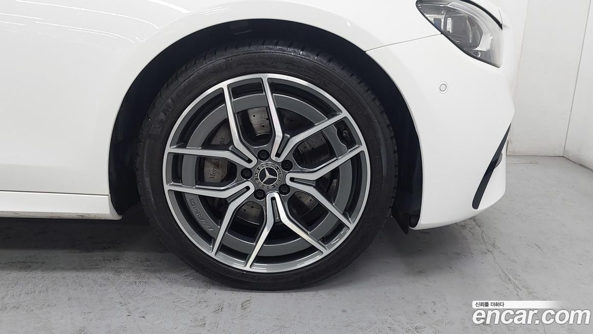 Mercedes-Benz E-Class E220d 4MATIC AMG Line, 2023