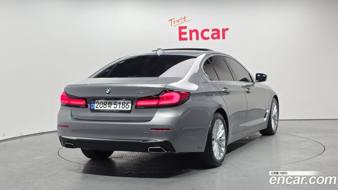 BMW 5-Series 520i Luxury, 2023