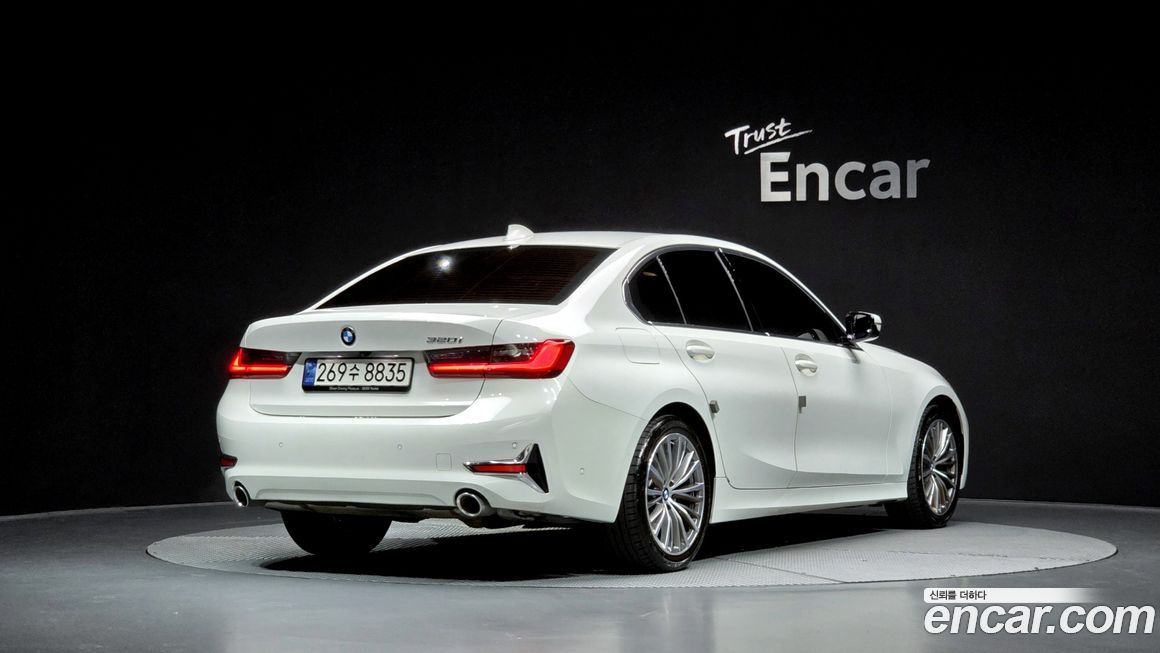 BMW 3-Series 320i Luxury, 2022