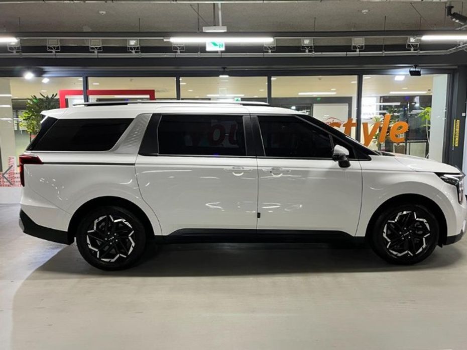Kia Carnival 9-Seater Prestige, 2025