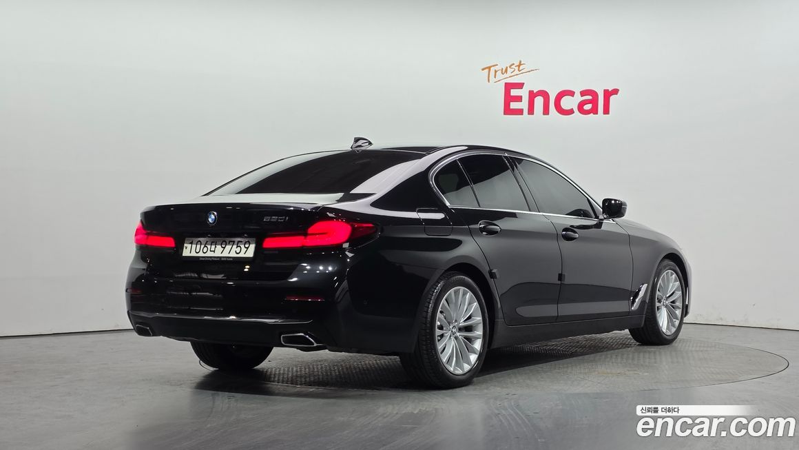 BMW 5-Series 520i Luxury, 2023