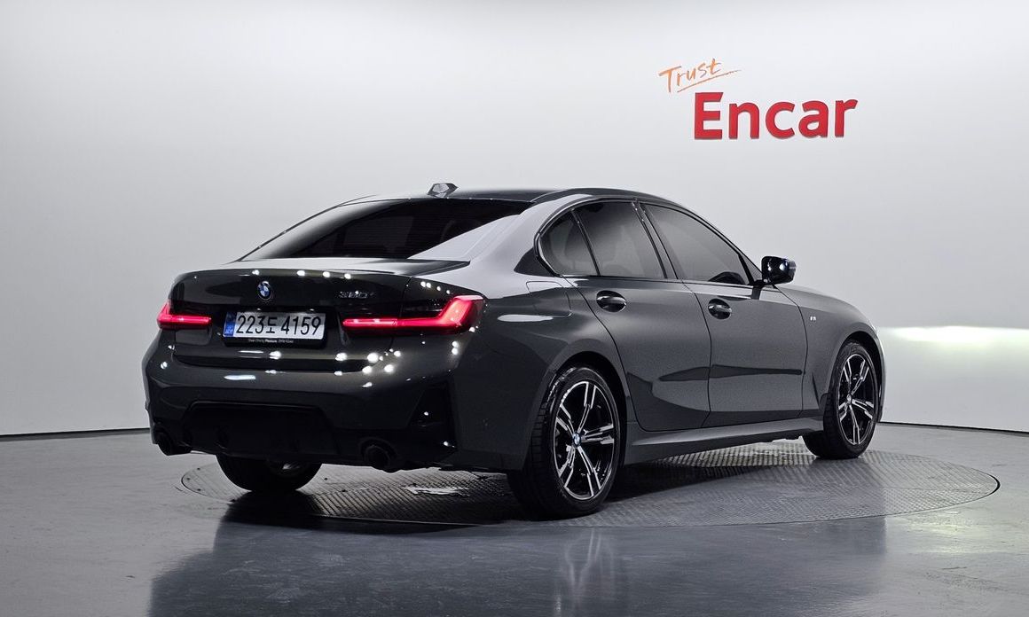 BMW 3-Series 320i M Sport, 2025