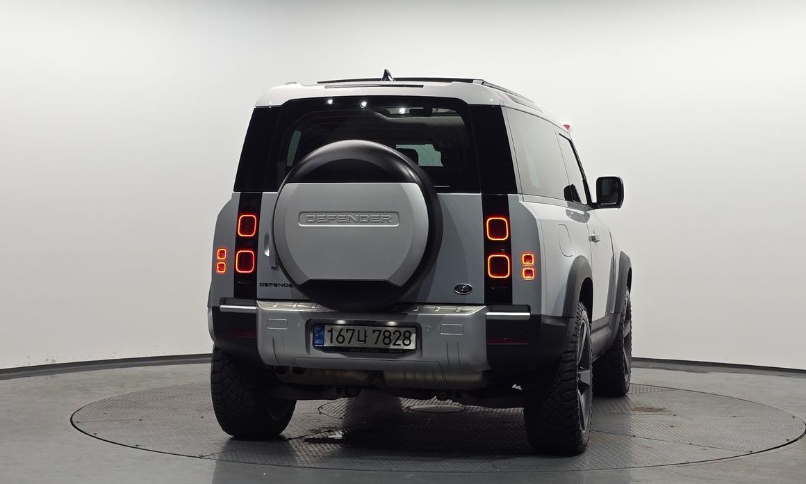 Land Rover Defender 90 D250 SE, 2022