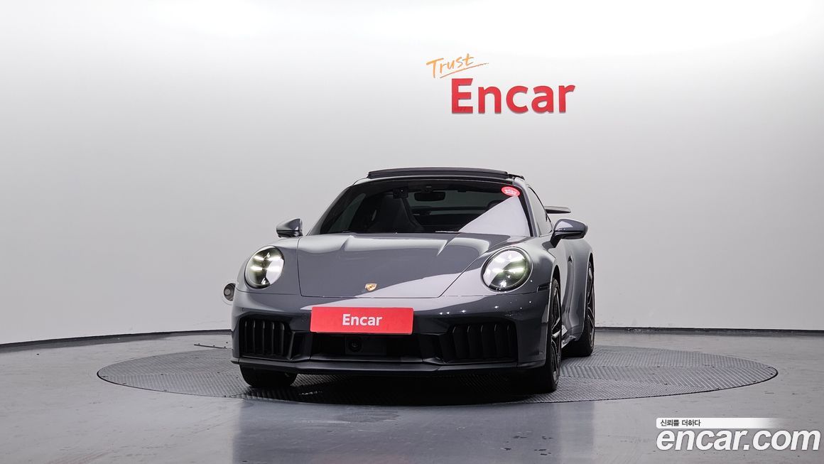 Porsche 911 Carrera 4 GTS, 2025