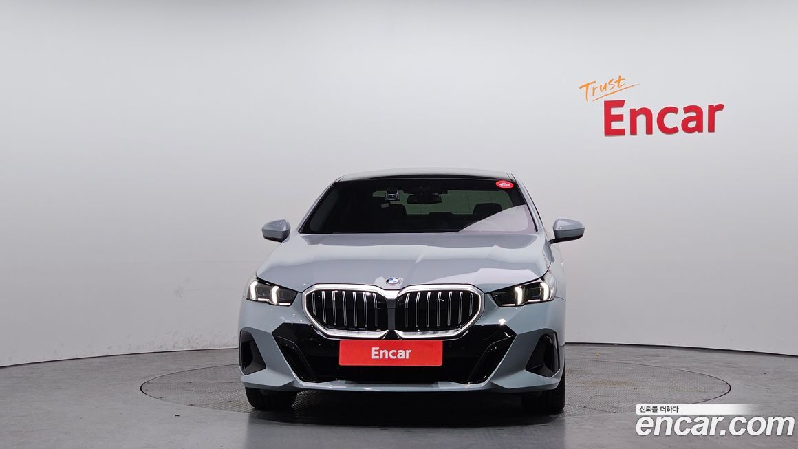 BMW 5-Series 520i M Sport, 2025