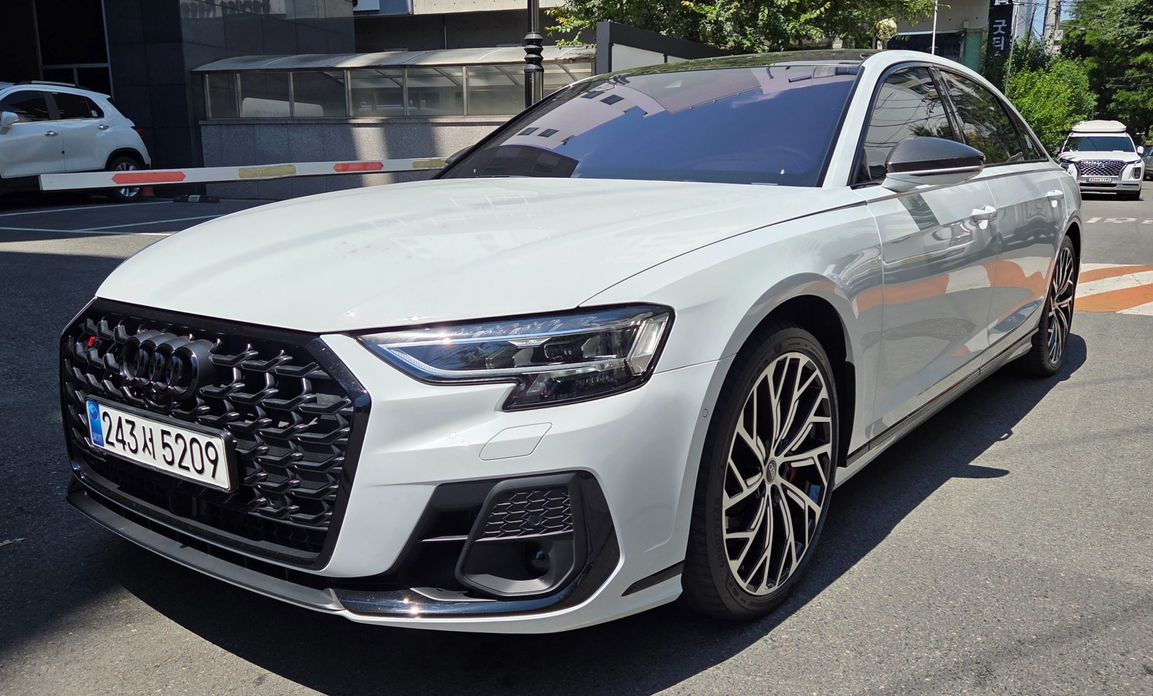 Audi S8 4.0 TFSI Quattro LWB, 2023