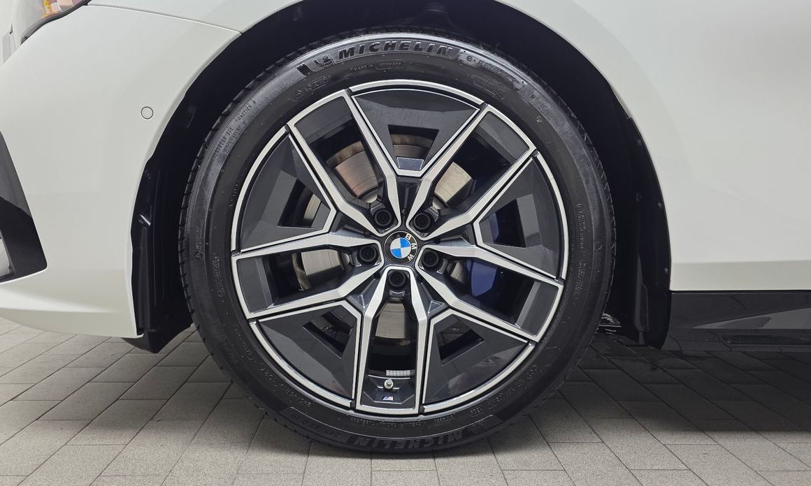BMW 5-Series 520i M Sport, 2025