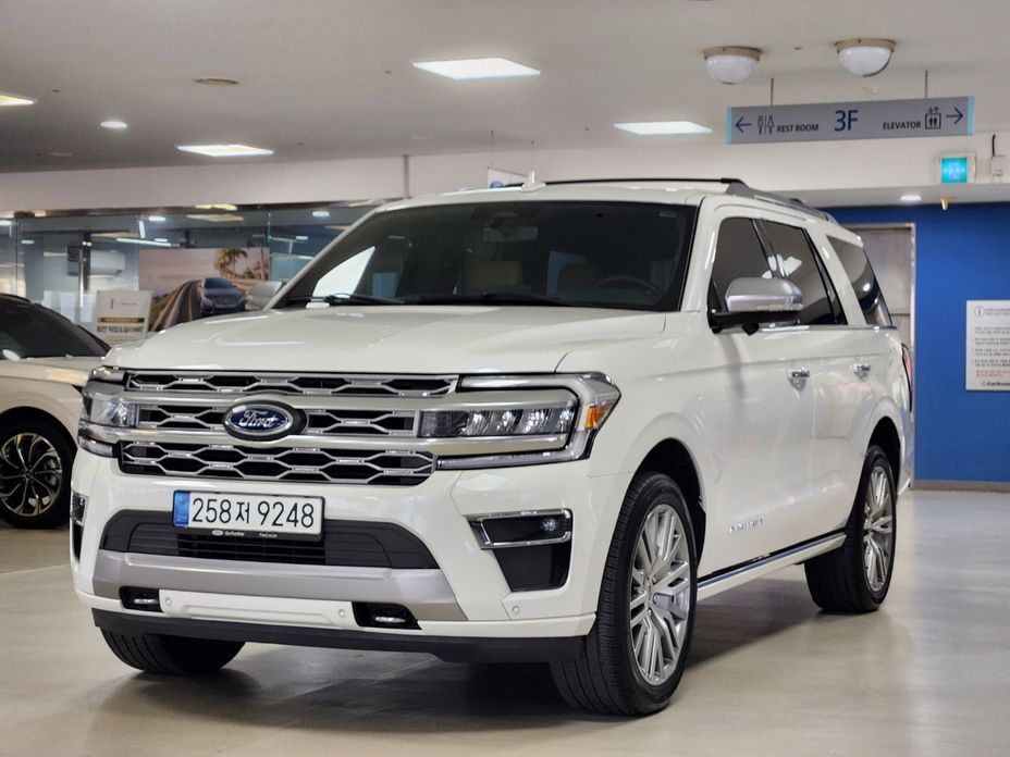 Ford Expedition Platinum 4WD, 2023