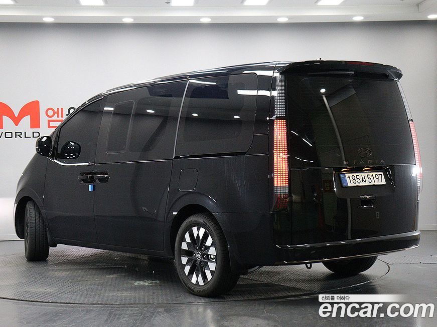Hyundai Staria 4WD Lounge 7-Seater, 2025