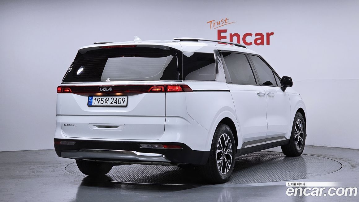 Kia Carnival 9-Seater Signature, 2023