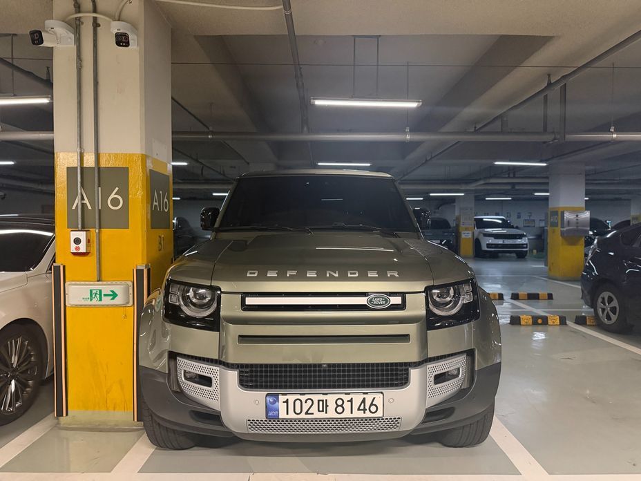 Land Rover Defender 110 D300 HSE, 2023