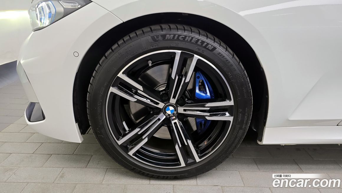 BMW 3-Series 320i M Sport, 2024