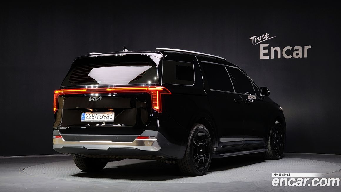 Kia Carnival 9-Seater Signature, 2024