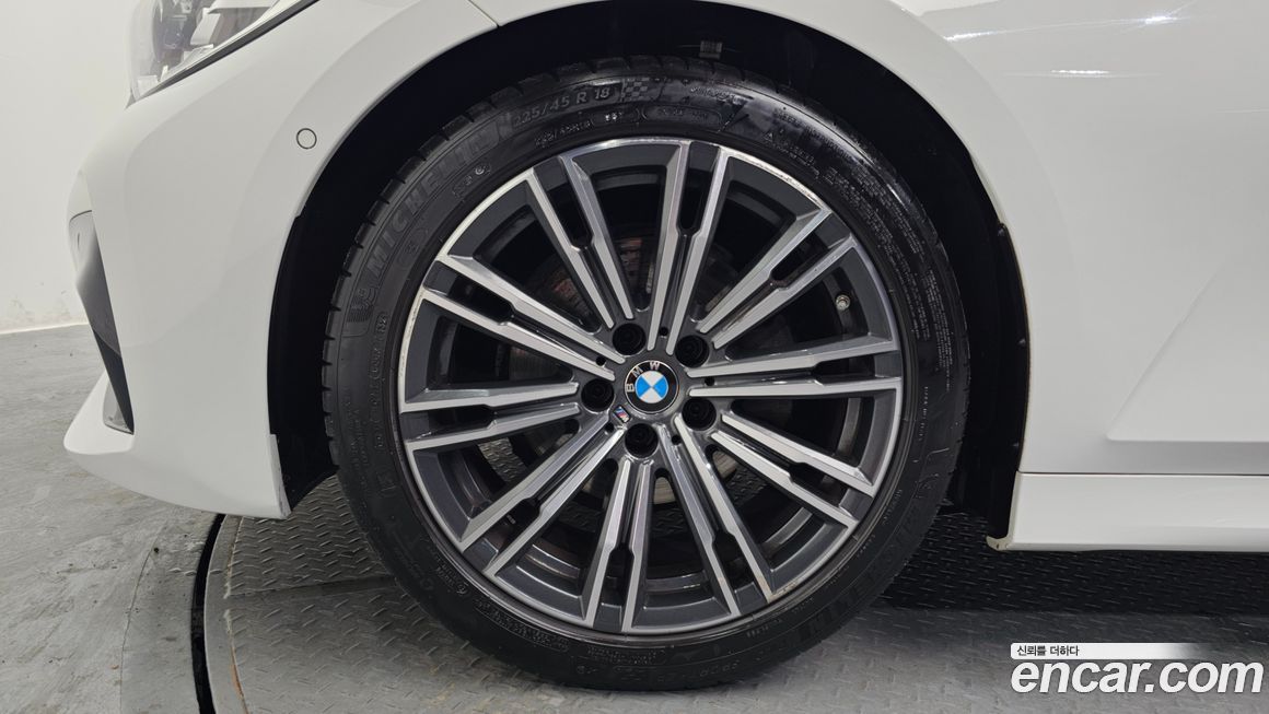 BMW 3-Series 320i M Sport, 2022