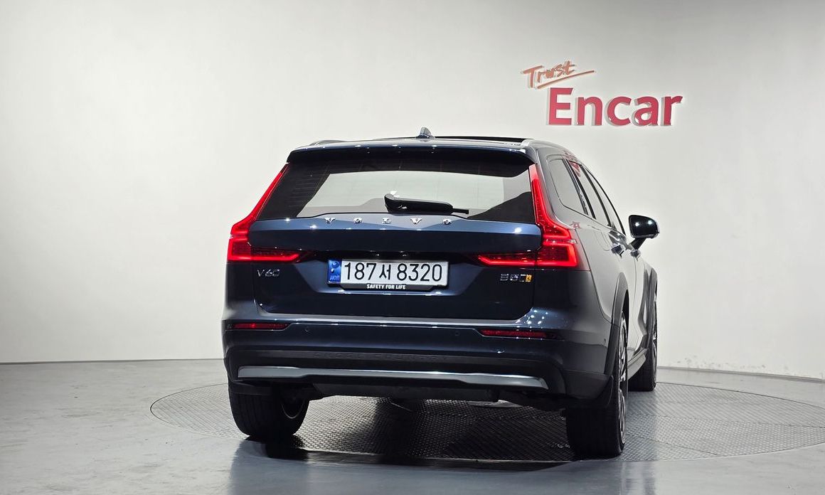 Volvo V60 B5 Ultimate AWD, 2024
