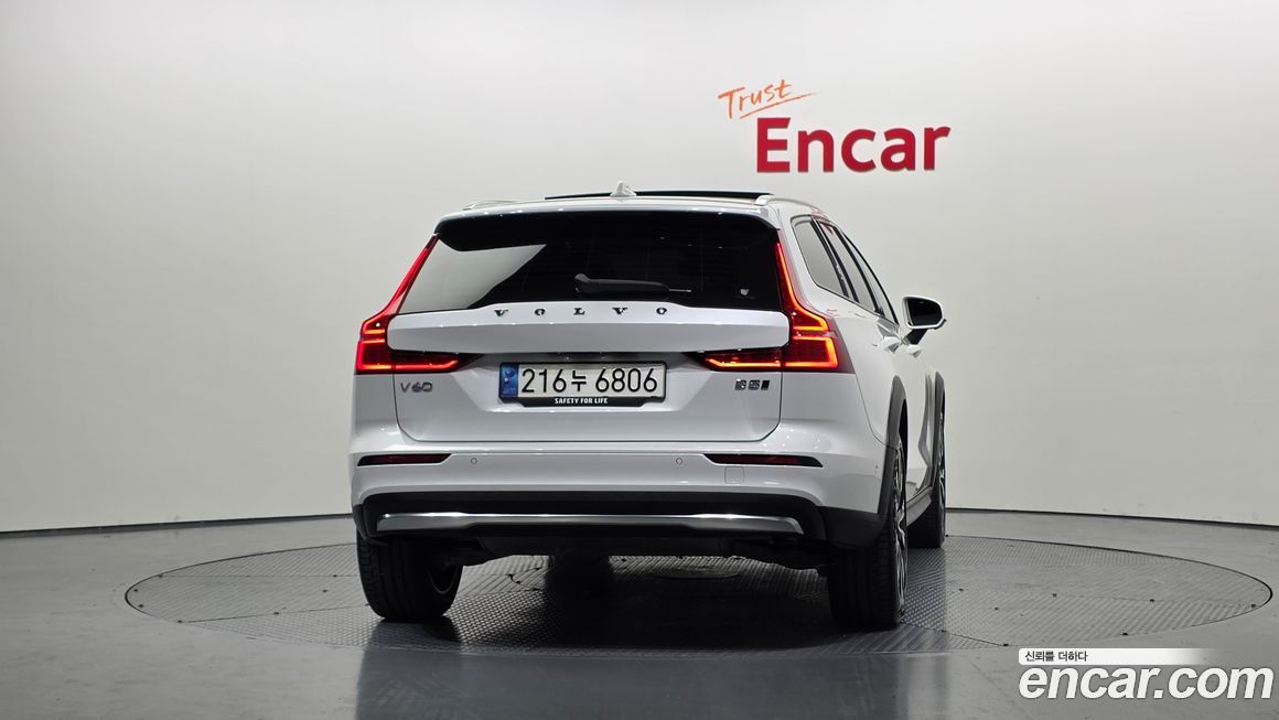 Volvo V60 B5 Ultimate AWD, 2023