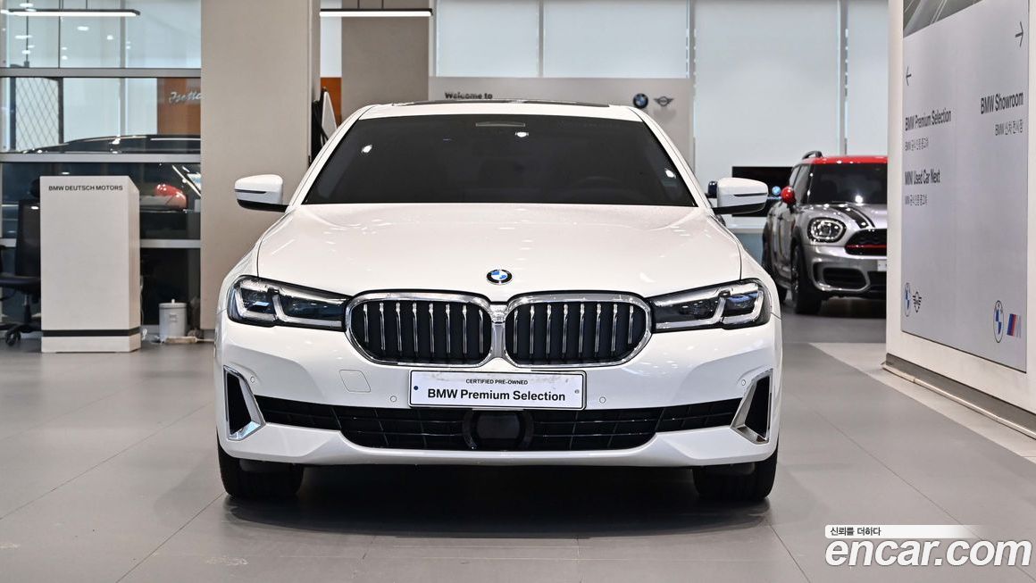 BMW 5-Series 530i Luxury, 2022