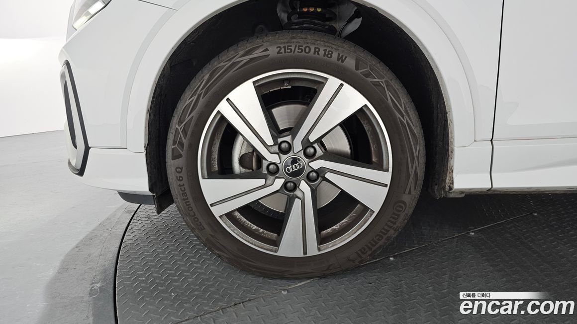 Audi Q2 35 TDI Premium, 2023