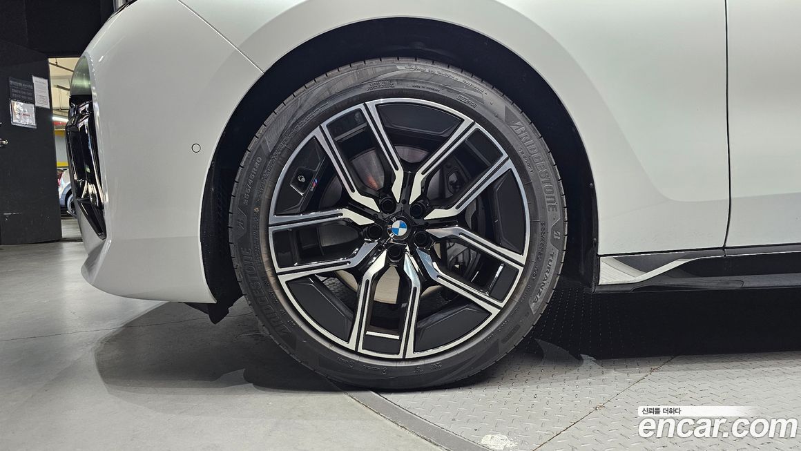BMW 7-Series 740i xDrive M Sport, 2025