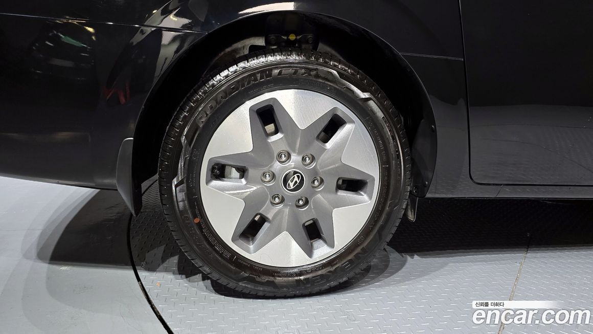 Hyundai Staria Tourer 11-Seater, 2025