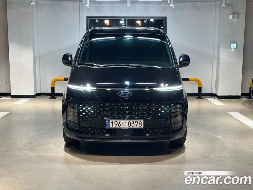 Hyundai Staria 4WD Lounge 7-Seater, 2025