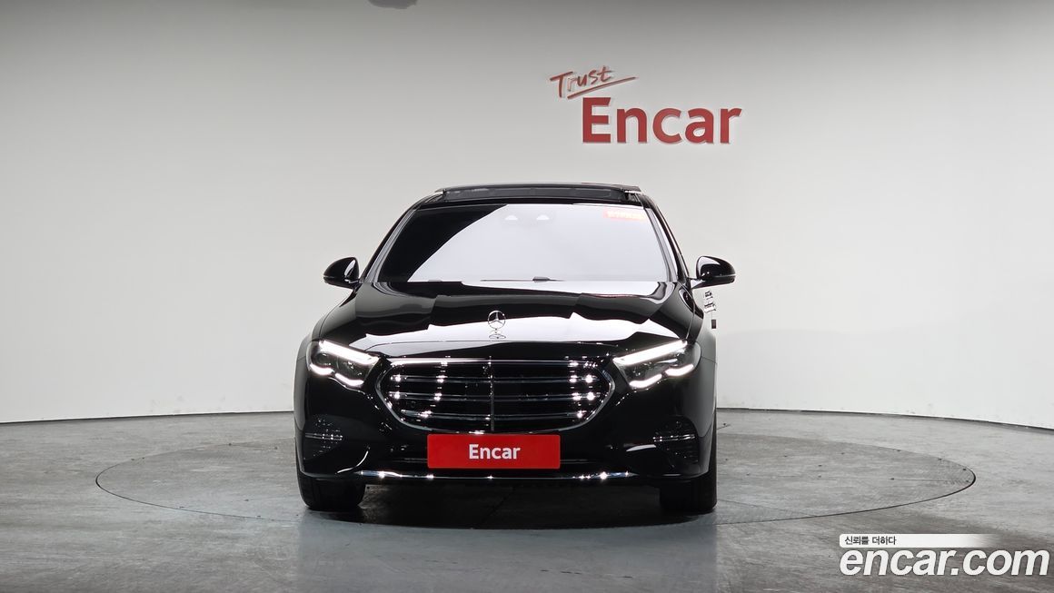 Mercedes-Benz E-Class E300 4MATIC Exclusive, 2025