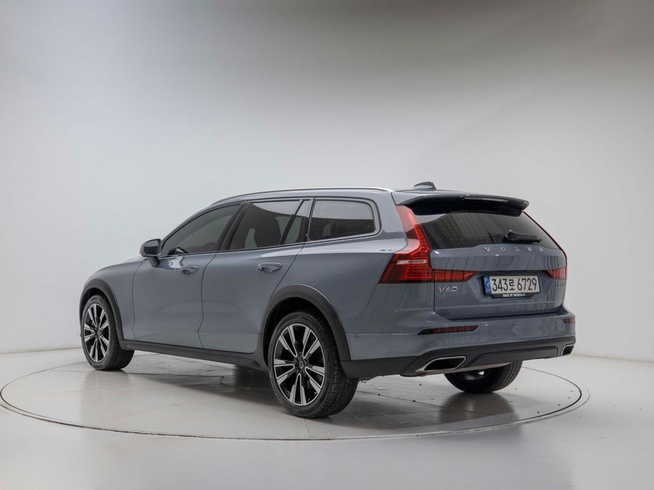 Volvo V60 B5 Pro AWD, 2022
